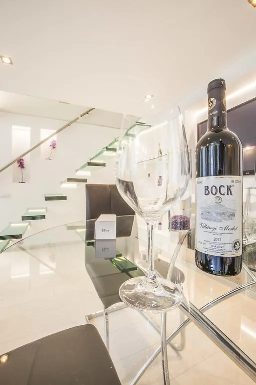Enzo Capo Luxury Suites Andrassy Budapest 0*,