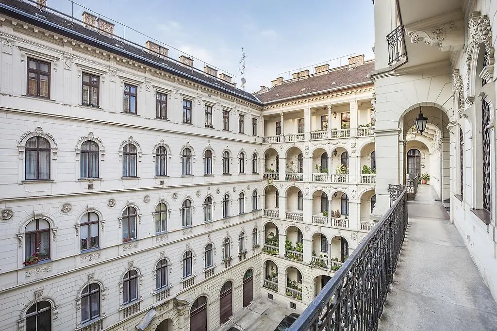 Enzo Capo Luxury Suites Andrassy Budapest