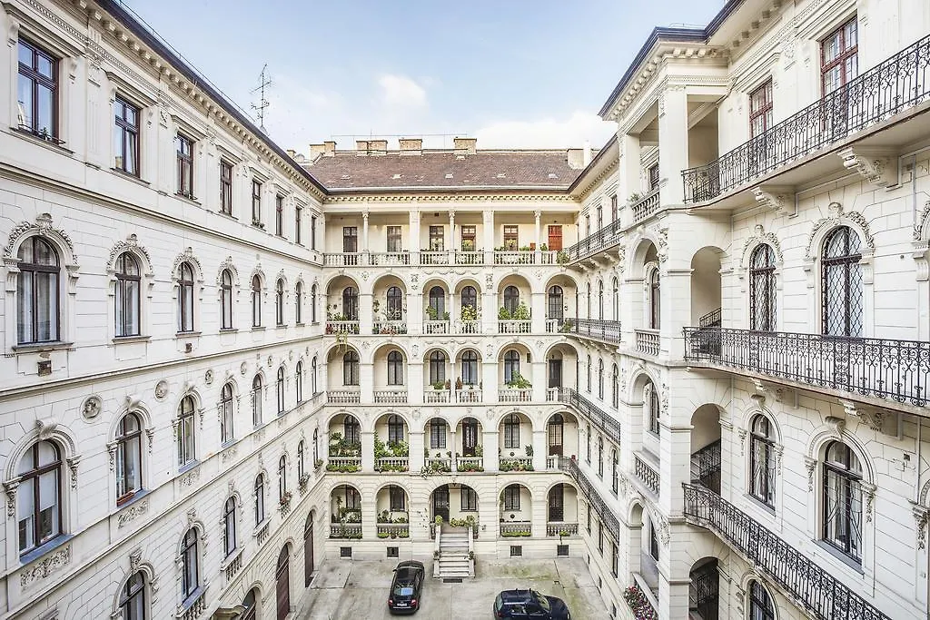 Apartment Enzo Capo Luxury Suites Andrassy Budapest