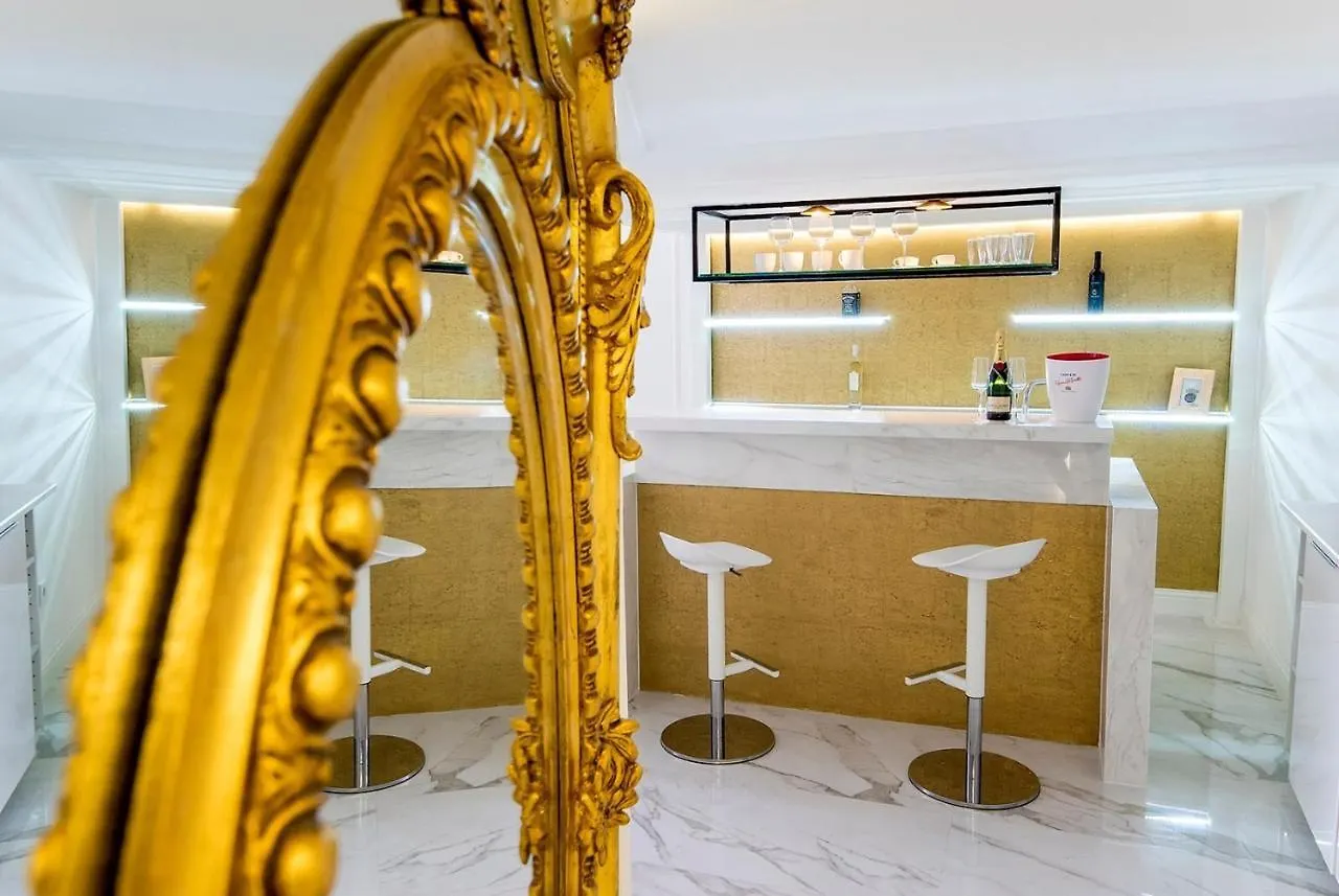 Enzo Capo Luxury Suites Andrassy Budapest Apartment