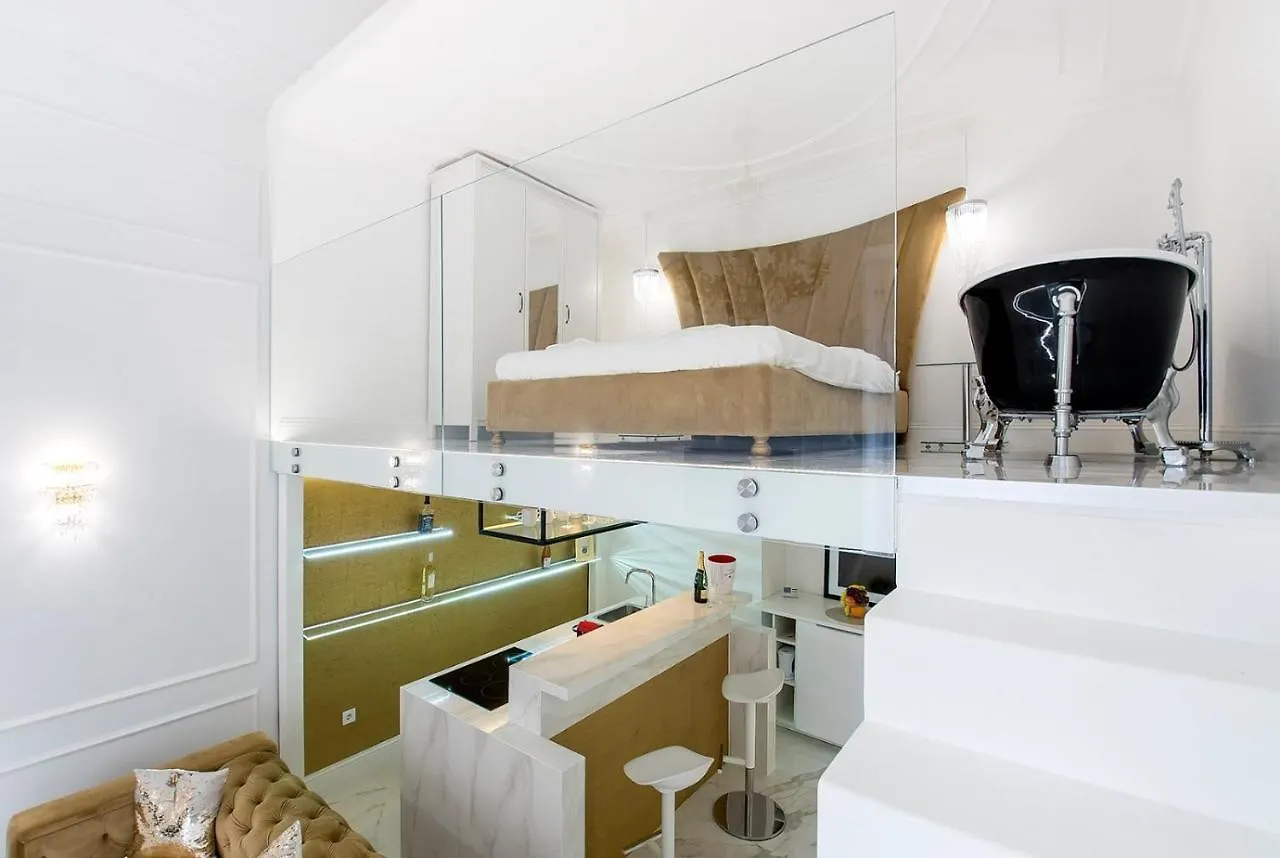 Enzo Capo Luxury Suites Andrassy Budapest Apartment