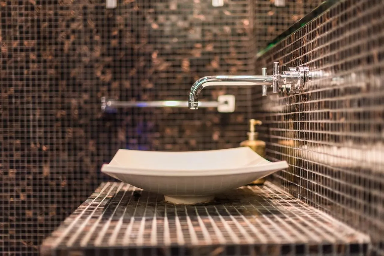 Enzo Capo Luxury Suites Andrassy Budapest Apartment