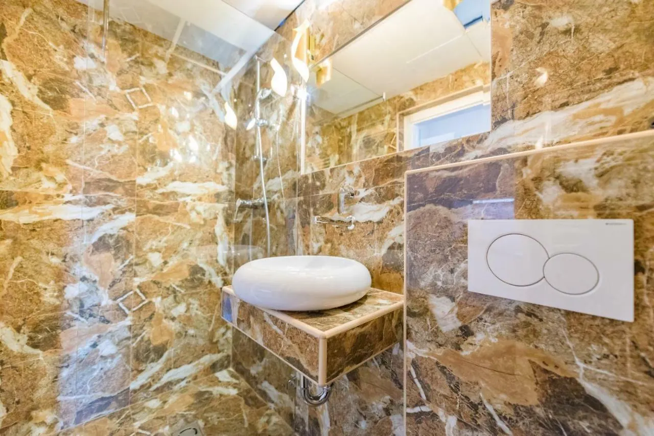 Enzo Capo Luxury Suites Andrassy Budapest Apartment