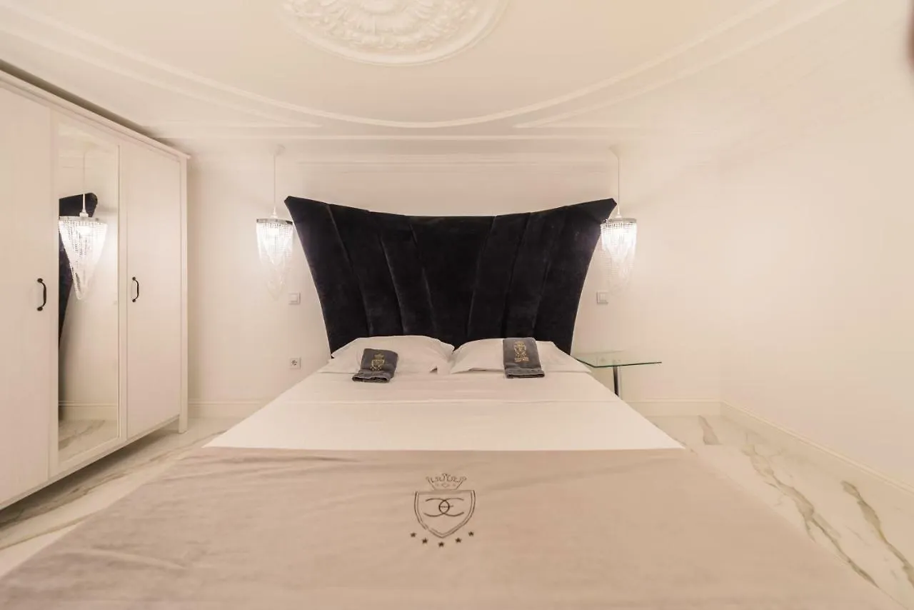 Enzo Capo Luxury Suites Andrassy Budapest Apartment